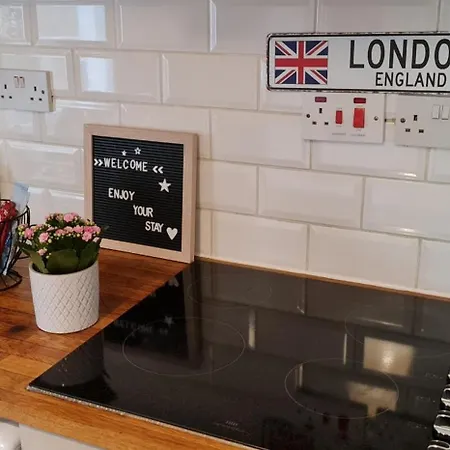 Stylish Studio - Private Bathroom, 15Mins To Central London! Exterior photo
