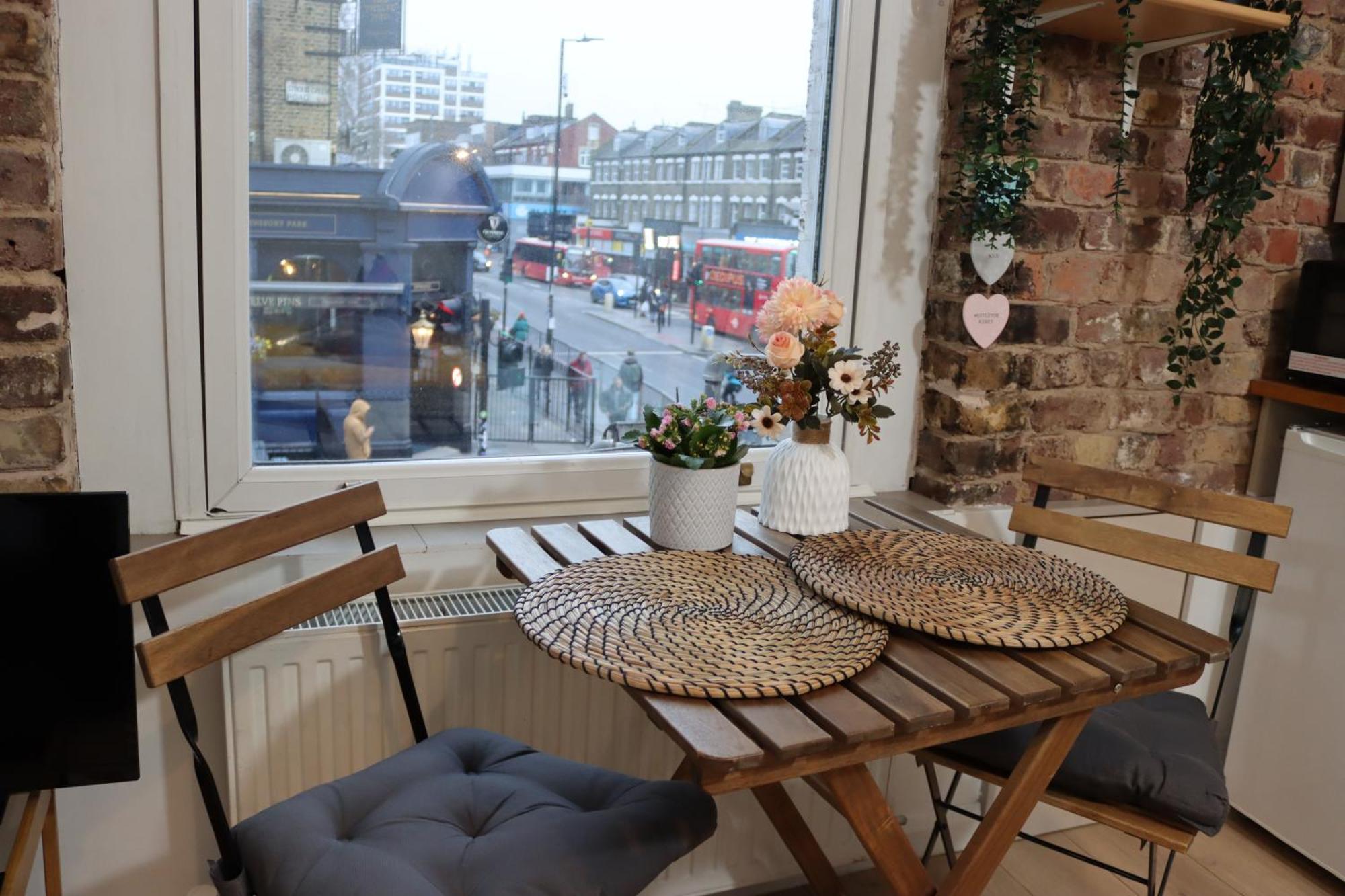 Stylish - Private Bathroom, 15mins To London! Apartment